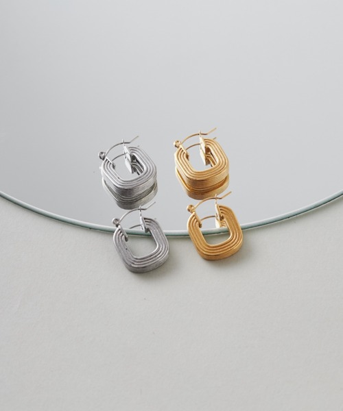 ciite' surgical stainless(シーテサージカルステンレス)の「【 金属アレルギー対応 】 オーバルフープピアス サージカルステンレス (両耳用)(ピアス(両耳用)・レディース・シルバー/ゴールド・FREE)」の7枚目の写真