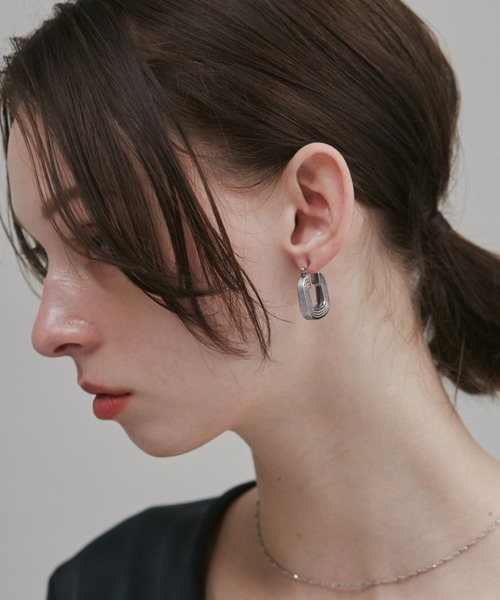 ciite' surgical stainless(シーテサージカルステンレス)の「【 金属アレルギー対応 】 オーバルフープピアス サージカルステンレス (両耳用)(ピアス(両耳用)・レディース・シルバー/ゴールド・FREE)」の9枚目の写真