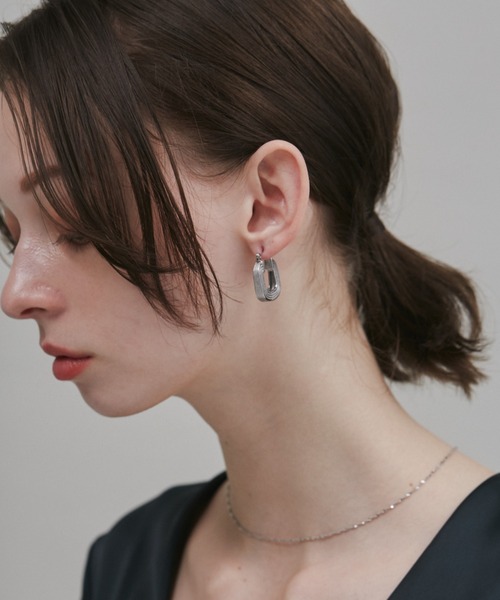 ciite' surgical stainless(シーテサージカルステンレス)の「【 金属アレルギー対応 】 オーバルフープピアス サージカルステンレス (両耳用)(ピアス(両耳用)・レディース・シルバー/ゴールド・FREE)」の10枚目の写真