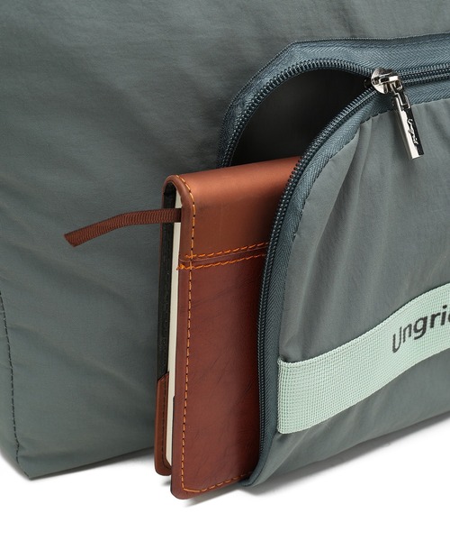 Ungrid（アングリッド）の「【Ungrid/アングリッド】撥水軽量ソフトナイロン ロゴテープ折り畳みラージ　トラベルボストンバッグ(33L）（スーツケース/キャリーバッグ・レディース・ブラック×ホワイト/オレンジ/ミント/カーキ/グレイッシュベージュ/アイボリー/ブラック/グレー×ホワイト・FREE）」の11枚目の写真