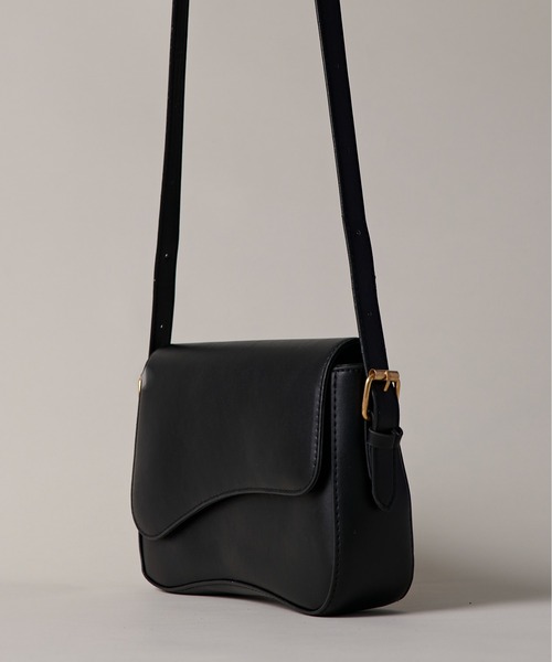 folka（フォルカ）の「3-11E101 スクエア　調節可能　ショルダーバッグ ブラック（ショルダーバッグ・レディース・ブラック・ONESIZE）」の2枚目の写真