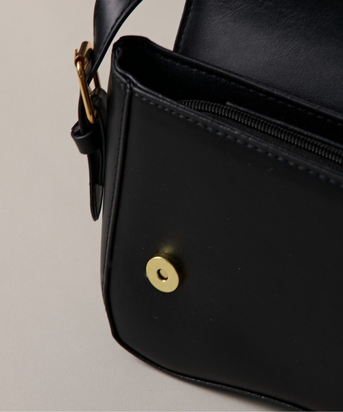 folka（フォルカ）の「3-11E101 スクエア　調節可能　ショルダーバッグ ブラック（ショルダーバッグ・レディース・ブラック・ONESIZE）」の5枚目の写真