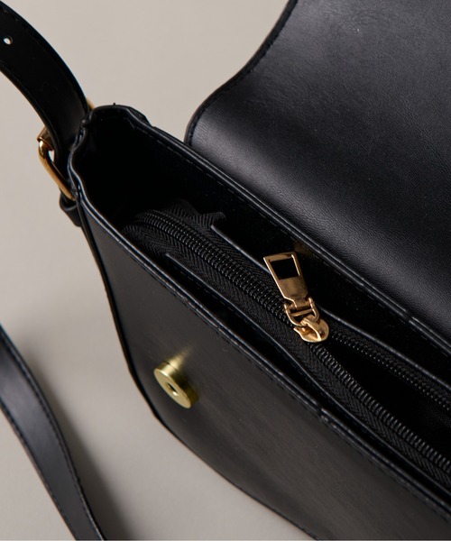 folka（フォルカ）の「3-11E101 スクエア　調節可能　ショルダーバッグ ブラック（ショルダーバッグ・レディース・ブラック・ONESIZE）」の6枚目の写真