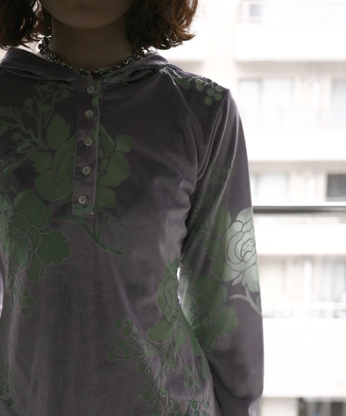 igi（イジ）の「OPAL VELOUR HOODIE TEE / ベロアフーディー（パーカー・レディース・ブラック/パープル・FREE）」の8枚目の写真