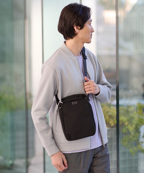 TAKEO KIKUCHI(タケオキクチ)の「【B5サイズ/縦型】エクスパンド ショルダーバッグ(S)(ショルダーバッグ・メンズ・ネイビー/ブラック・00)」の13枚目の写真
