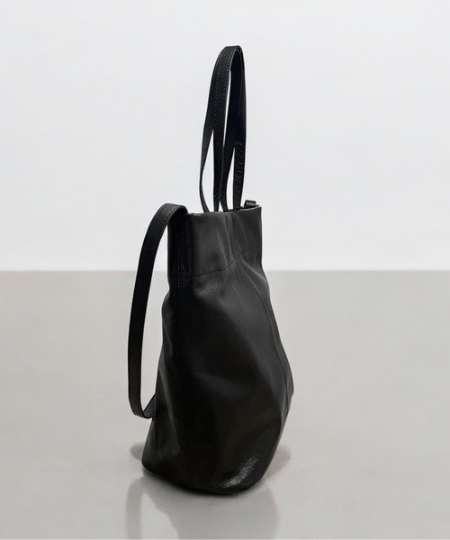 utta(ウッタ)の「【utta/ウッタ】ゴートレザー2WAY TOTEBAG /山羊革 /本革(トートバッグ・レディース・ブラック・FREE)」の2枚目の写真