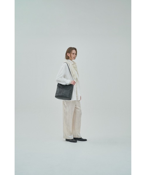 utta(ウッタ)の「【utta/ウッタ】ゴートレザー2WAY TOTEBAG /山羊革 /本革(トートバッグ・レディース・ブラック・FREE)」の9枚目の写真