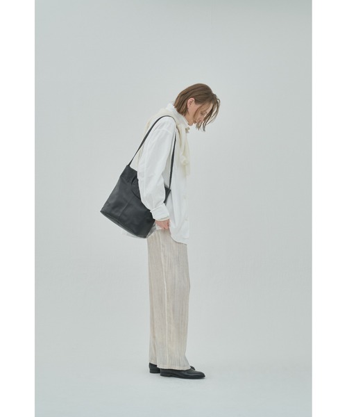 utta(ウッタ)の「【utta/ウッタ】ゴートレザー2WAY TOTEBAG /山羊革 /本革(トートバッグ・レディース・ブラック・FREE)」の11枚目の写真