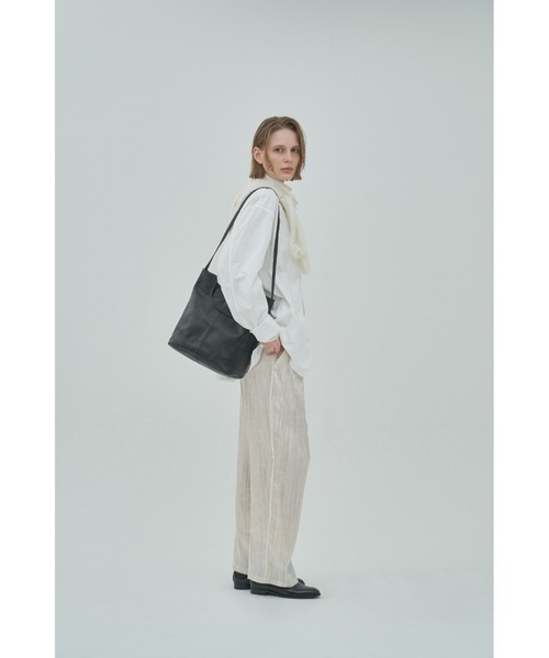 utta(ウッタ)の「【utta/ウッタ】ゴートレザー2WAY TOTEBAG /山羊革 /本革(トートバッグ・レディース・ブラック・FREE)」の12枚目の写真