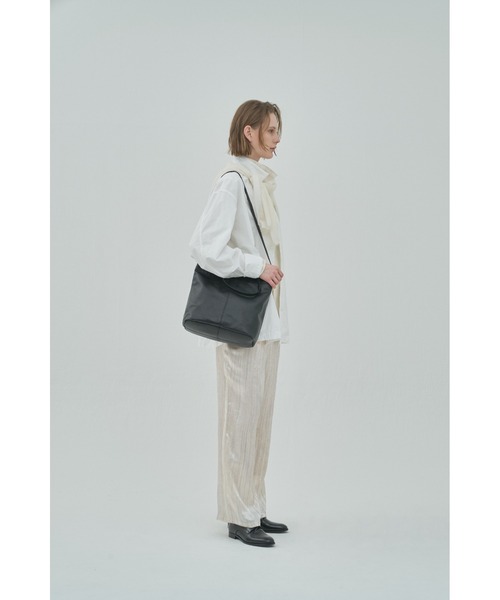 utta(ウッタ)の「【utta/ウッタ】ゴートレザー2WAY TOTEBAG /山羊革 /本革(トートバッグ・レディース・ブラック・FREE)」の13枚目の写真