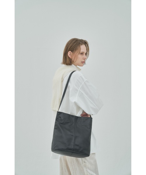 utta(ウッタ)の「【utta/ウッタ】ゴートレザー2WAY TOTEBAG /山羊革 /本革(トートバッグ・レディース・ブラック・FREE)」の17枚目の写真