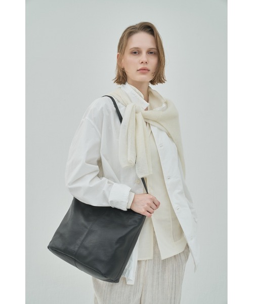 utta(ウッタ)の「【utta/ウッタ】ゴートレザー2WAY TOTEBAG /山羊革 /本革(トートバッグ・レディース・ブラック・FREE)」の19枚目の写真