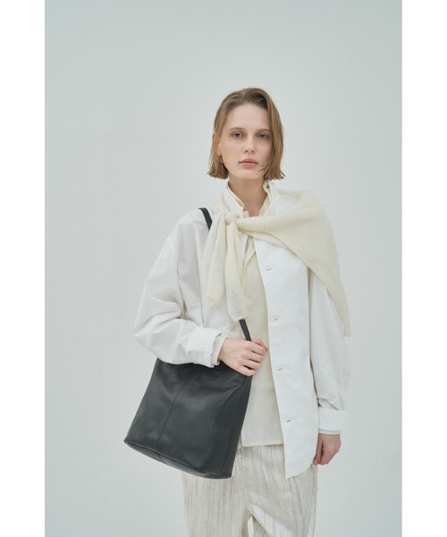 utta(ウッタ)の「【utta/ウッタ】ゴートレザー2WAY TOTEBAG /山羊革 /本革(トートバッグ・レディース・ブラック・FREE)」の21枚目の写真