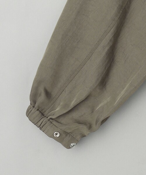 BEAUTY&YOUTH UNITED ARROWS（ビューティーアンドユースユナイテッドアローズ）の「ナイロンツイル ジップブルゾン（ブルゾン・レディース・オフホワイト/オリーブ/ダークグレー・S/M）」の4枚目の写真