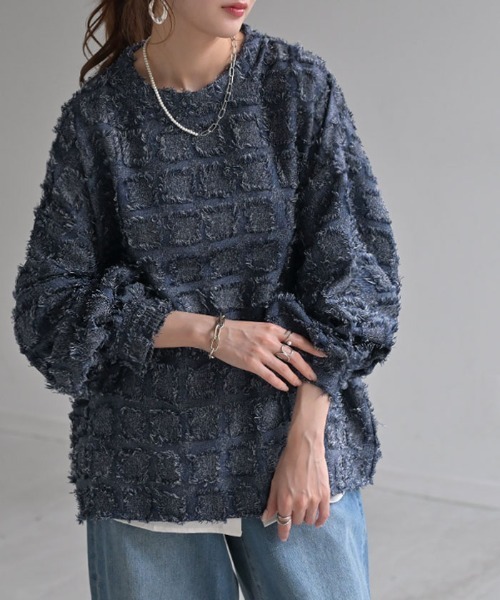 HUG.U(ハグユー)の「ブロックチェックフリンジ×ぽわん袖トップス(シャツ/ブラウス・レディース・ブラック/ネイビー・FREE)」の4枚目の写真