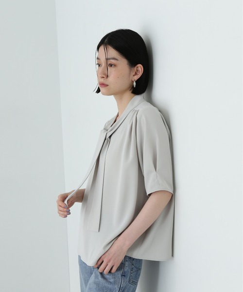 N.(N. Natural Beauty Basic)(エヌエヌナチュラルビューティーベーシック)の「ラチネボウタイブラウス(シャツ/ブラウス・レディース・グレー/オフホワイト/イエロー・MEDIUM)」の20枚目の写真