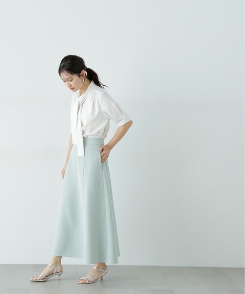 N.(N. Natural Beauty Basic)(エヌエヌナチュラルビューティーベーシック)の「ラチネボウタイブラウス(シャツ/ブラウス・レディース・グレー/オフホワイト/イエロー・MEDIUM)」の6枚目の写真