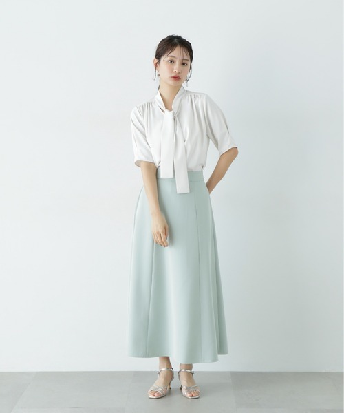 N.(N. Natural Beauty Basic)(エヌエヌナチュラルビューティーベーシック)の「ラチネボウタイブラウス(シャツ/ブラウス・レディース・グレー/オフホワイト/イエロー・MEDIUM)」の7枚目の写真