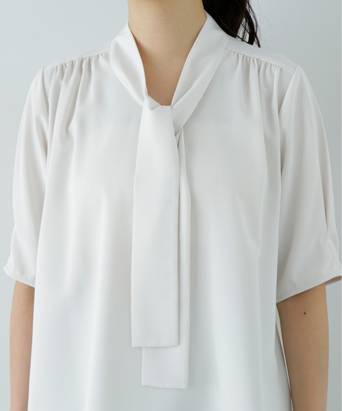 N.(N. Natural Beauty Basic)(エヌエヌナチュラルビューティーベーシック)の「ラチネボウタイブラウス(シャツ/ブラウス・レディース・グレー/オフホワイト/イエロー・MEDIUM)」の12枚目の写真