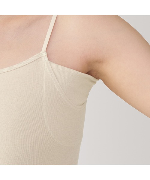 無印良品（ムジルシリョウヒン）の「婦人　さらっと綿汗取りパッド付きキャミソール（インナーウェア/肌着・レディース・ホワイト/ブラック/サンドベージュ/グレー系・S/M/L/XL）」の7枚目の写真