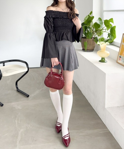 clear（クリア）の「フリルオフショルシャーリングブラウス［大人カジュアル 骨格ウェーブ］≪再入荷≫（シャツ/ブラウス・レディース・サックスブルー/ブラック/オフホワイト/ピンク・F）」の6枚目の写真