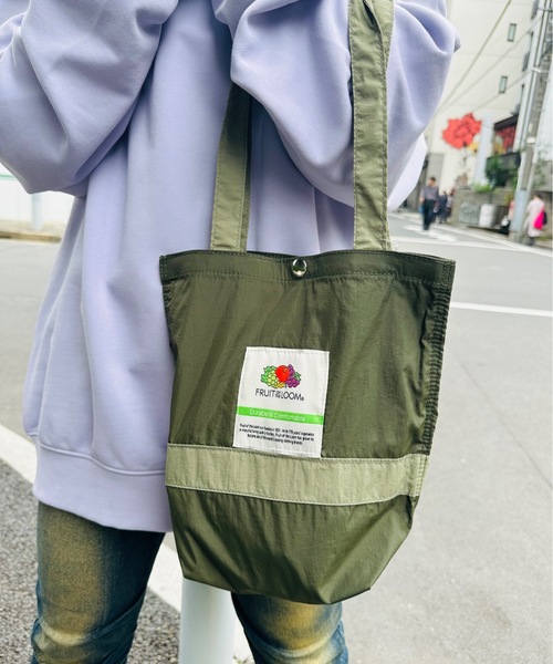 FRUIT OF THE LOOM（フルーツオブザルーム）の「FRUIT OF THE LOOM / FTL NYLON TOTEBAG M / 80310300（トートバッグ・レディース・グレー/チャコールグレー/ピンク/ミント/ネイビー/バイオレット/オリーブ/カーキ/ブルーグレー/オフホワイト/グリーン系その他・ONESIZE）」の6枚目の写真
