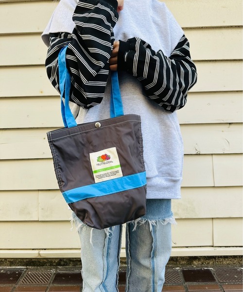FRUIT OF THE LOOM（フルーツオブザルーム）の「FRUIT OF THE LOOM / FTL NYLON TOTEBAG M / 80310300（トートバッグ・レディース・グレー/チャコールグレー/ピンク/ミント/ネイビー/バイオレット/オリーブ/カーキ/ブルーグレー/オフホワイト/グリーン系その他・ONESIZE）」の3枚目の写真