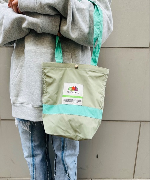 FRUIT OF THE LOOM（フルーツオブザルーム）の「FRUIT OF THE LOOM / FTL NYLON TOTEBAG M / 80310300（トートバッグ・レディース・グレー/チャコールグレー/ピンク/ミント/ネイビー/バイオレット/オリーブ/カーキ/ブルーグレー/オフホワイト/グリーン系その他・ONESIZE）」の7枚目の写真