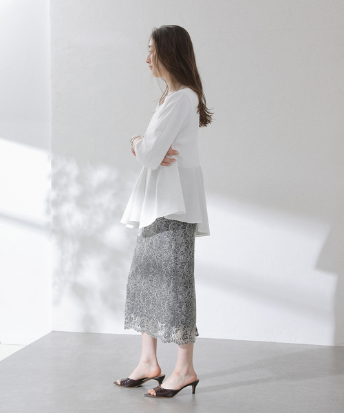 La TOTALITE(ラトータリテ)の「【MARECHAL TERRE/マルシャルテル】Vネックコンビプルオーバー(Tシャツ/カットソー・レディース・ネイビー/ホワイト・FREE)」の5枚目の写真