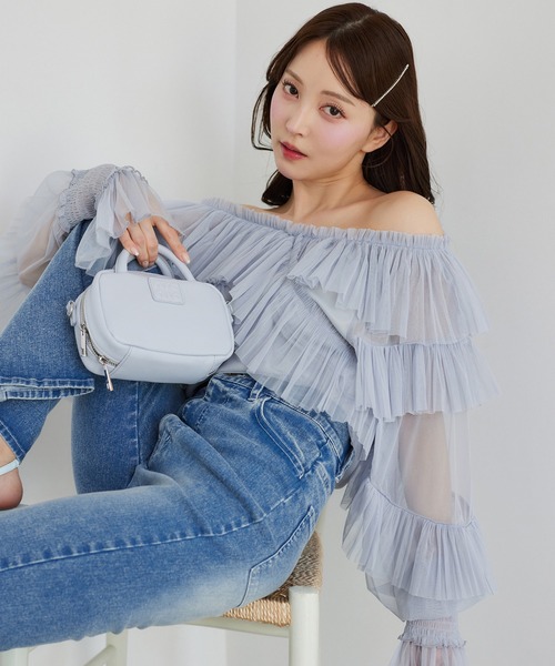 one after another NICE CLAUP(ワンアフターアナザーナイスクラップ)の「オフショルフリルブラウス(シャツ/ブラウス・レディース・サックスブルー/アイボリー/ネイビー・FREE)」の3枚目の写真