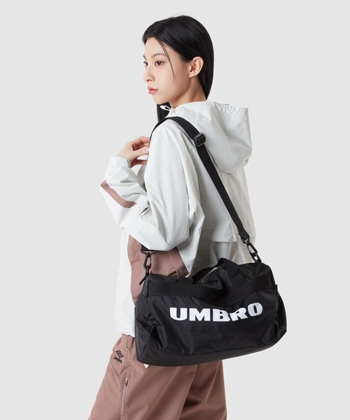 UMBRO(アンブロ)の「【日本未入荷】UMBRO/アンブロ ミニダッフルバッグ 15リットル(ボストンバッグ・メンズ・ブラック/ピンク・FREE)」の4枚目の写真