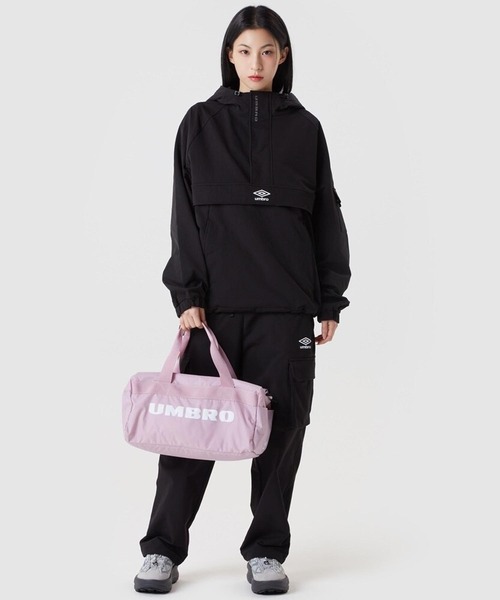 UMBRO(アンブロ)の「【日本未入荷】UMBRO/アンブロ ミニダッフルバッグ 15リットル(ボストンバッグ・メンズ・ブラック/ピンク・FREE)」の7枚目の写真