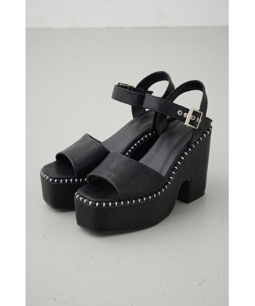 AZUL by moussy(アズールバイマウジー)の「ステッチデザインプラットフォームサンダル(サンダル・レディース・ブラック/ブラウン・SMALL/MEDIUM/LARGE)」の1枚目の写真
