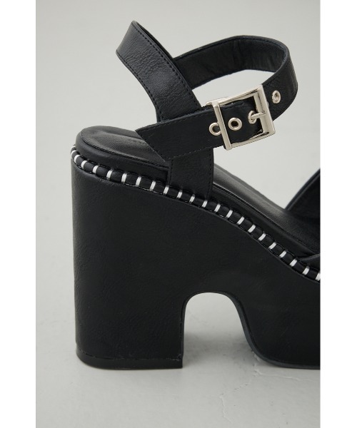AZUL by moussy(アズールバイマウジー)の「ステッチデザインプラットフォームサンダル(サンダル・レディース・ブラック/ブラウン・SMALL/MEDIUM/LARGE)」の17枚目の写真