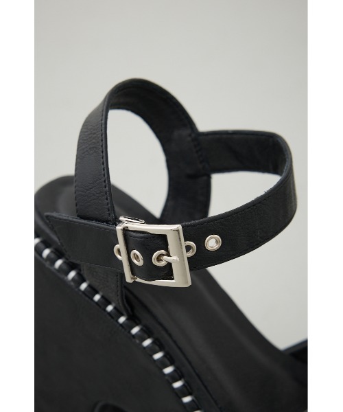 AZUL by moussy(アズールバイマウジー)の「ステッチデザインプラットフォームサンダル(サンダル・レディース・ブラック/ブラウン・SMALL/MEDIUM/LARGE)」の16枚目の写真