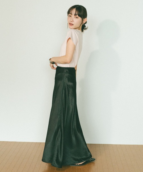 VANNIE U(ヴァニーユー)の「サテンフレアロングスカート(スカート・レディース・アイボリー/ブラック・FREE)」の20枚目の写真
