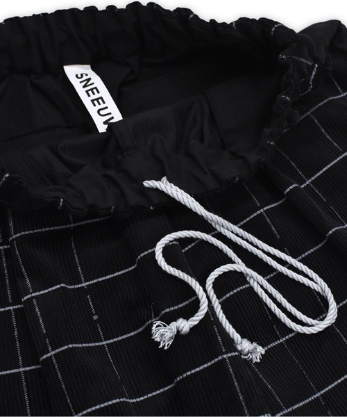 sneeuw（スニュウ）の「デンセンコーデュロイパンツ（その他パンツ・レディース・アイボリー/ブラック・1/3）」の7枚目の写真