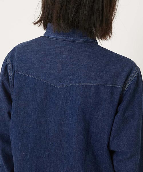 BLUE BLUE(ブルーブルー)の「ライトデニム ウォッシュド ウエスタンシャツ ウイメンズ(シャツ/ブラウス・レディース・ネイビー・SMALL/MEDIUM)」の8枚目の写真