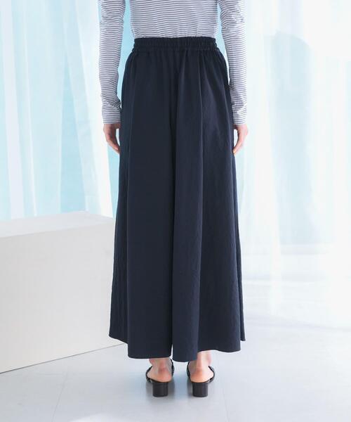 URBAN RESEARCH ROSSO WOMEN（アーバンリサーチ　ロッソ）の「撥水ギャザーワイドパンツ（その他パンツ・レディース・ネイビー/オフホワイト・36/38）」の18枚目の写真