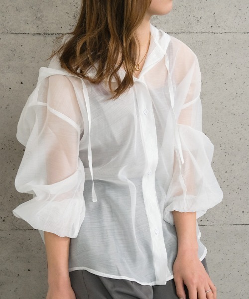 aquagarage（アクアガレージ）の「ビッグフードシアーシャツパーカー（パーカー・レディース・ホワイト/ブラック/ブルー・FREE）」の13枚目の写真