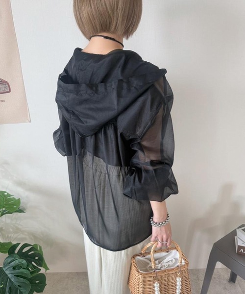 aquagarage（アクアガレージ）の「ビッグフードシアーシャツパーカー（パーカー・レディース・ホワイト/ブラック/ブルー・FREE）」の21枚目の写真