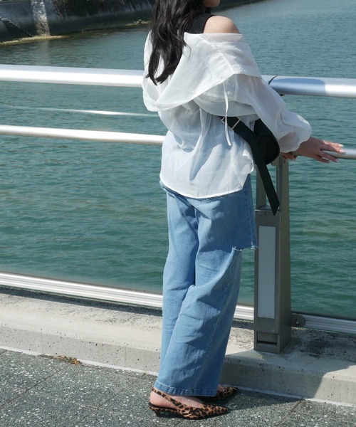 aquagarage（アクアガレージ）の「ビッグフードシアーシャツパーカー（パーカー・レディース・ホワイト/ブラック/ブルー・FREE）」の15枚目の写真