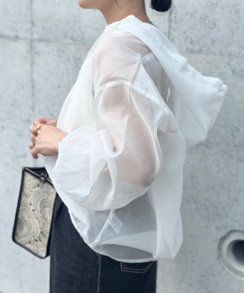 aquagarage（アクアガレージ）の「ビッグフードシアーシャツパーカー（パーカー・レディース・ホワイト/ブラック/ブルー・FREE）」の6枚目の写真