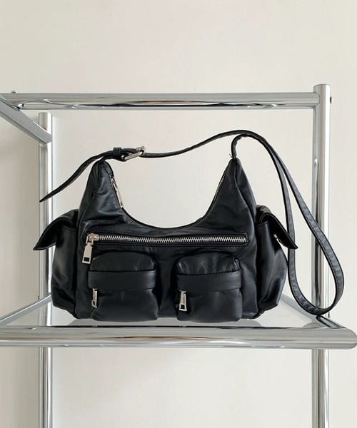 shopnikoniko(ショップニコニコ)の「マルチポケット ベルトショルダー ワンハンドルバッグ(ハンドバッグ・レディース・ブラック・フリー)」の2枚目の写真