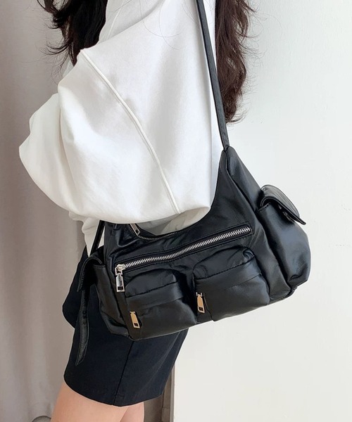 shopnikoniko(ショップニコニコ)の「マルチポケット ベルトショルダー ワンハンドルバッグ(ハンドバッグ・レディース・ブラック・フリー)」の6枚目の写真