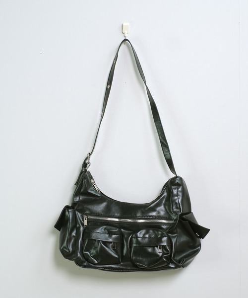 shopnikoniko(ショップニコニコ)の「マルチポケット ベルトショルダー ワンハンドルバッグ(ハンドバッグ・レディース・ブラック・フリー)」の11枚目の写真