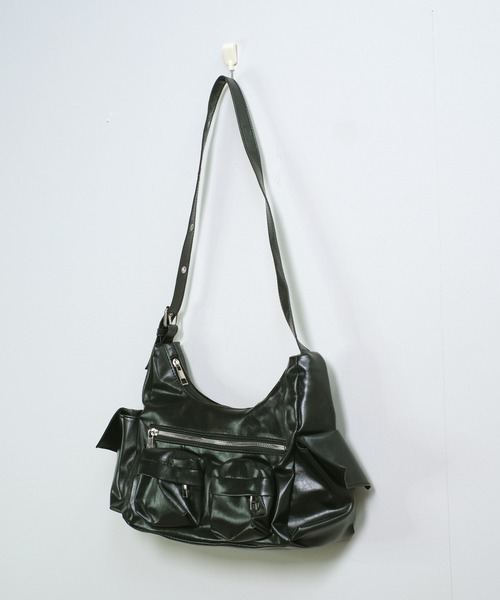 shopnikoniko(ショップニコニコ)の「マルチポケット ベルトショルダー ワンハンドルバッグ(ハンドバッグ・レディース・ブラック・フリー)」の12枚目の写真