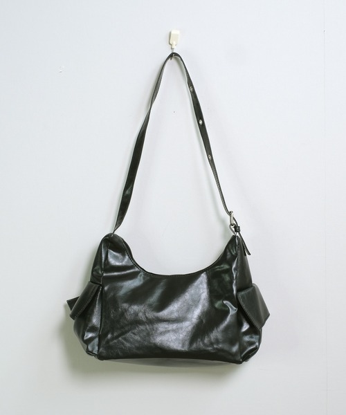 shopnikoniko(ショップニコニコ)の「マルチポケット ベルトショルダー ワンハンドルバッグ(ハンドバッグ・レディース・ブラック・フリー)」の13枚目の写真