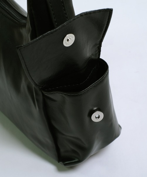 shopnikoniko(ショップニコニコ)の「マルチポケット ベルトショルダー ワンハンドルバッグ(ハンドバッグ・レディース・ブラック・フリー)」の17枚目の写真