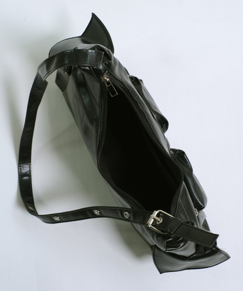 shopnikoniko(ショップニコニコ)の「マルチポケット ベルトショルダー ワンハンドルバッグ(ハンドバッグ・レディース・ブラック・フリー)」の18枚目の写真